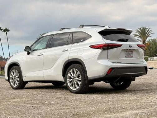 2022 Toyota Highlander Hybrid Limited