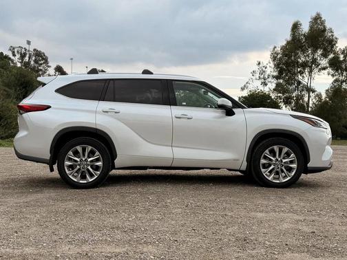 2022 Toyota Highlander Hybrid Limited