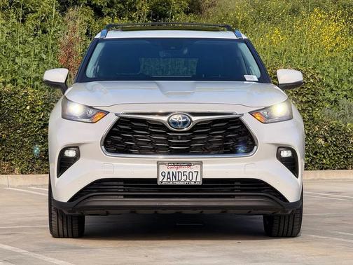 2022 Toyota Highlander Hybrid Limited