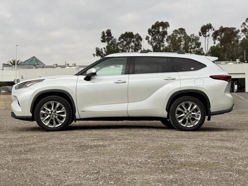 2022 Toyota Highlander Hybrid Limited