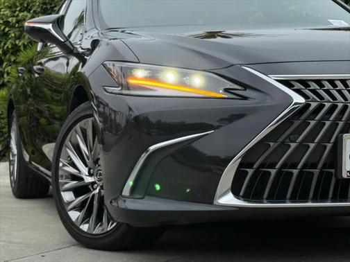 2025 Lexus ES 300h Luxury