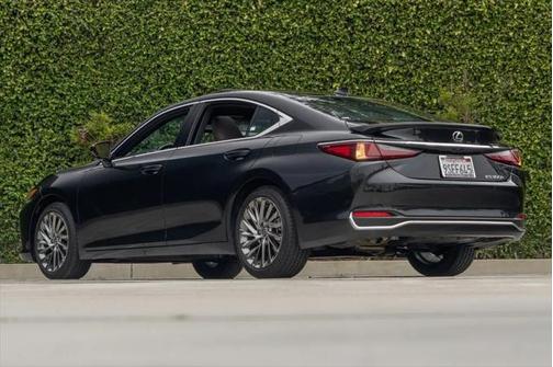 2025 Lexus ES 300h Luxury