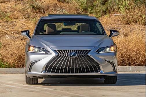 2025 Lexus ES 300h Base