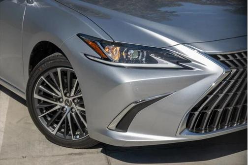 2025 Lexus ES 300h Base