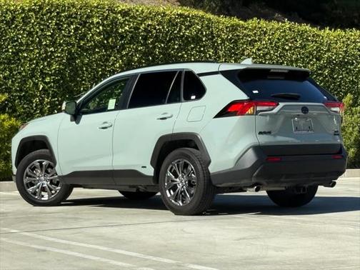 2022 Toyota RAV4 Hybrid XLE Premium