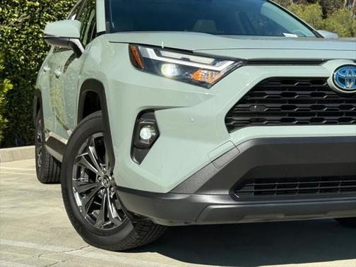 2022 Toyota RAV4 Hybrid XLE Premium