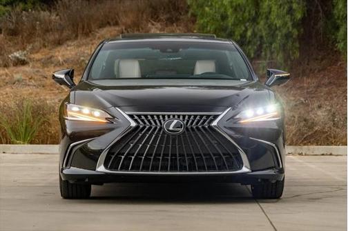 2025 Lexus ES 300h Luxury