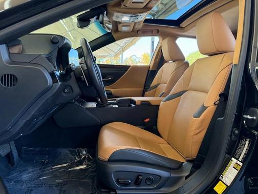 2022 Lexus ES 300h Base