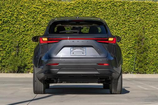 2026 Lexus NX 450h+ Premium