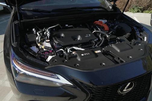 2026 Lexus NX 450h+ F SPORT Handling
