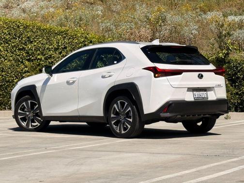 Pear 2024 Lexus UX 250h Base