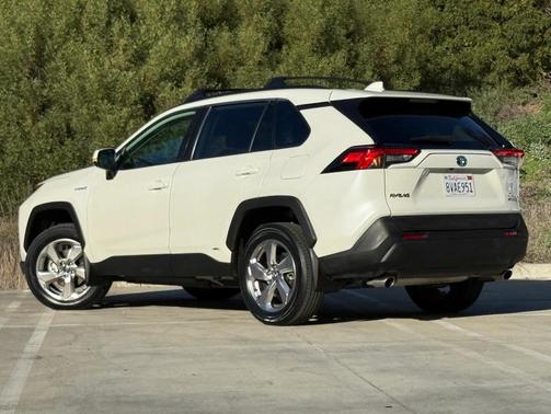2021 Toyota RAV4 Hybrid XLE Premium