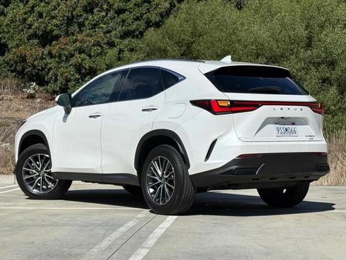 2025 Lexus NX 350h Premium
