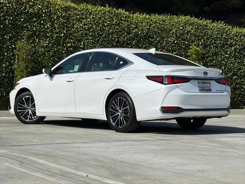 2024 Lexus ES 300h Base