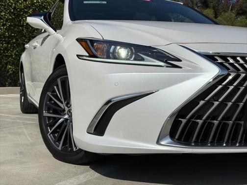 2024 Lexus ES 300h Base