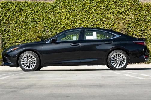 2025 Lexus ES 300h Luxury