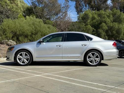2015 Volkswagen Passat 1.8T Auto SE w/Sunroof & Nav