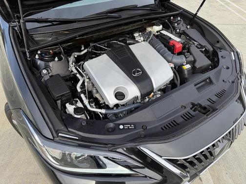 2025 Lexus ES 350 Base