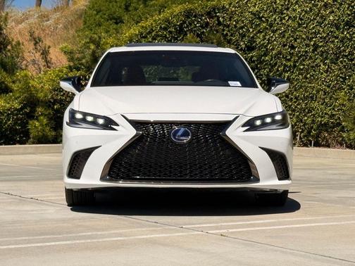 Ultra White 2022 Lexus ES 300h F SPORT