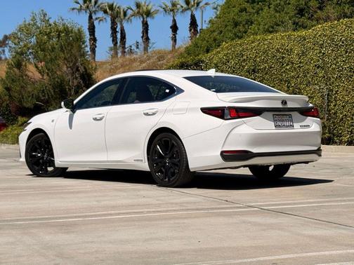 Ultra White 2022 Lexus ES 300h F SPORT