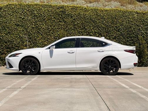 Ultra White 2022 Lexus ES 300h F SPORT