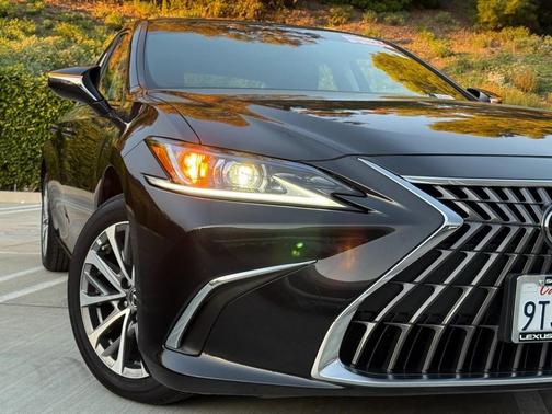 2025 Lexus ES 350 Base