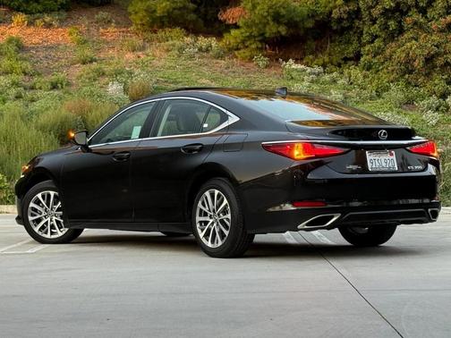 2025 Lexus ES 350 Base