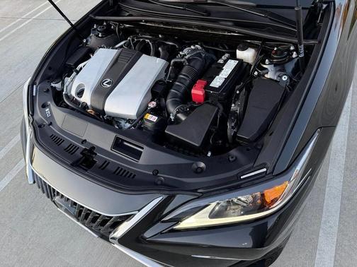2025 Lexus ES 350 Base