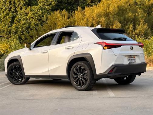 2023 Lexus UX 250h Base