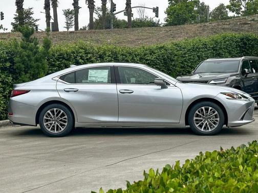 2025 Lexus ES 350 Base
