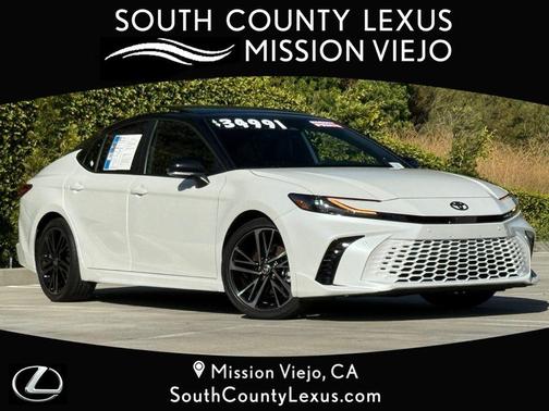 Wind Chill Pearl/Midnight Black Metallic 2025 Toyota Camry XSE