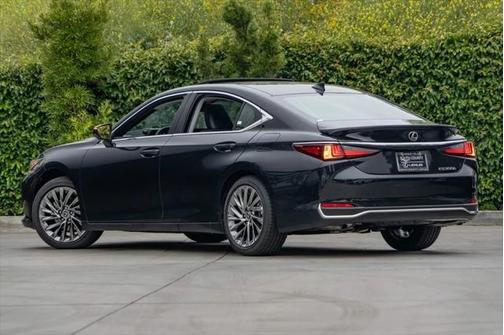2025 Lexus ES 300h Luxury