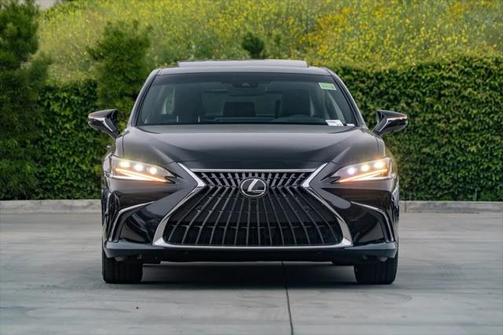 2025 Lexus ES 300h Luxury