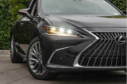 2025 Lexus ES 300h Luxury