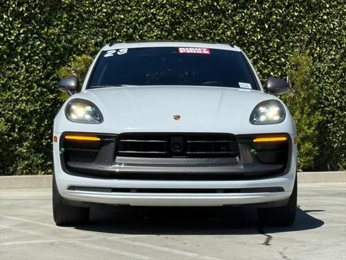 2023 Porsche Macan Base