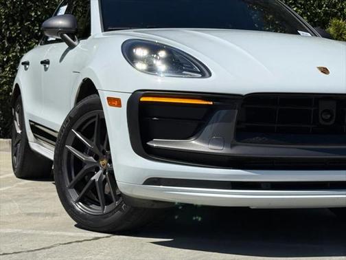 2023 Porsche Macan Base