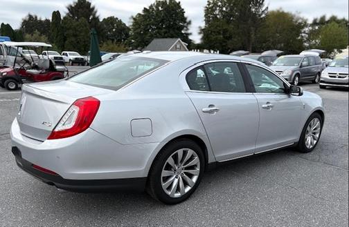 2014 Lincoln MKS Base