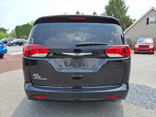 2022 Chrysler Voyager LX