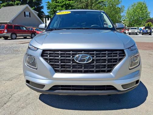 Shimmering Silver 2025 Hyundai VENUE SE