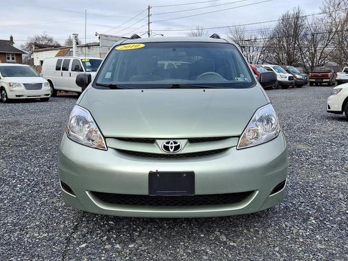 2010 Toyota Sienna LE