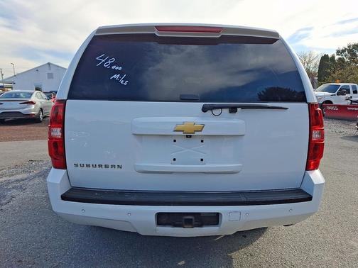 Summit White 2014 Chevrolet Suburban 1500 LS
