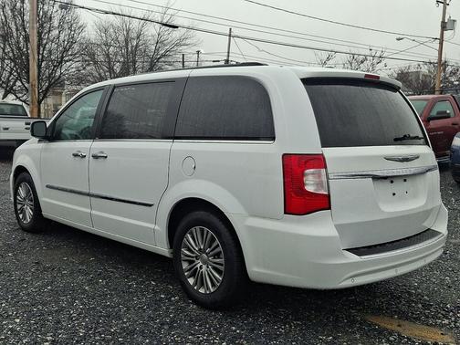 2014 Chrysler Town & Country Touring-L