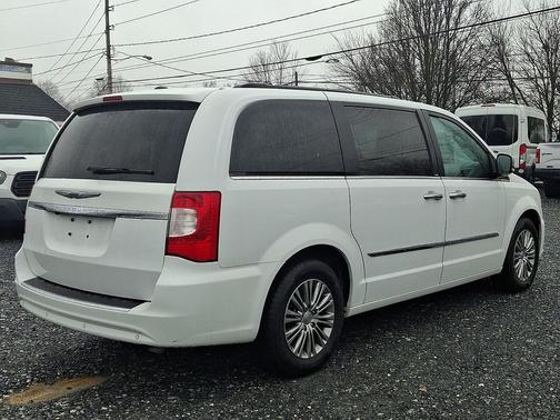 2014 Chrysler Town & Country Touring-L