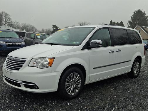 2014 Chrysler Town & Country Touring-L