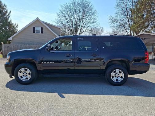 Black 2014 Chevrolet Suburban 1500 LT