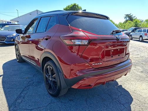 Scarlet Ember Tintcoat/Super Black 2023 Nissan Kicks SR