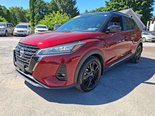 Scarlet Ember Tintcoat/Super Black 2023 Nissan Kicks SR
