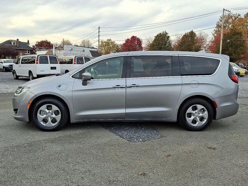 2017 Chrysler Pacifica Hybrid Touring Plus