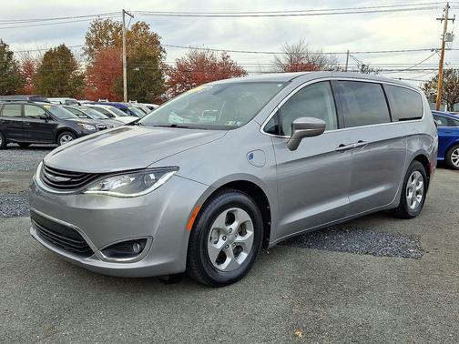 2017 Chrysler Pacifica Hybrid Touring Plus