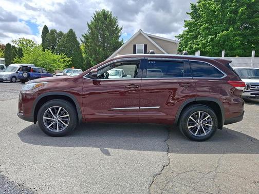 Salsa Red Pearl 2017 Toyota Highlander SE
